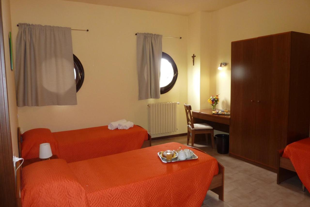 Villa Santa Maria Dell'Arco - Centro Oreb Cazzago San Martino Екстериор снимка