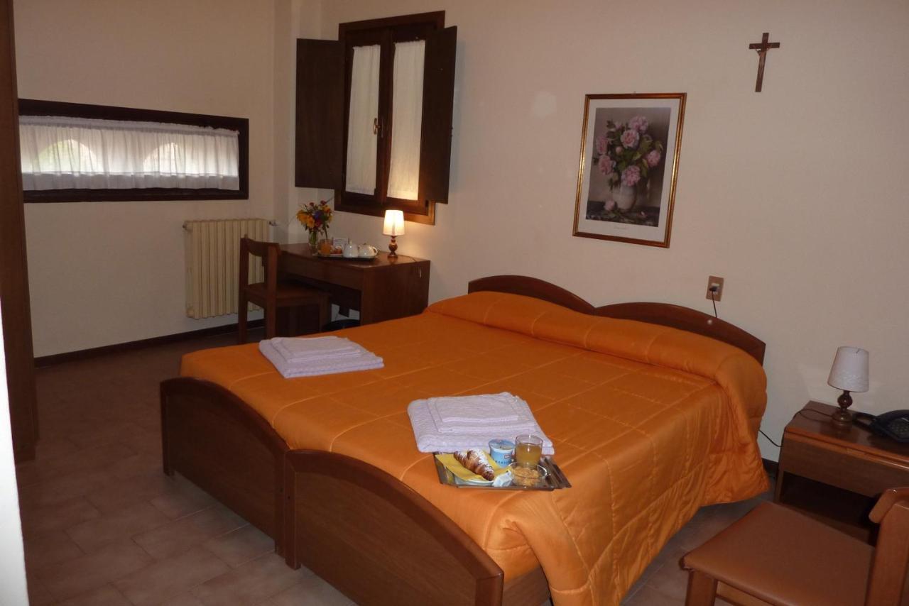 Villa Santa Maria Dell'Arco - Centro Oreb Cazzago San Martino Екстериор снимка